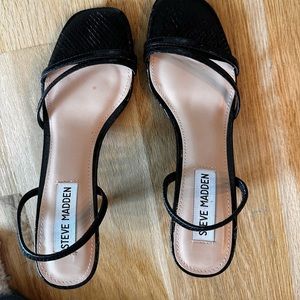 strappy kitten heels for a minimalistic look